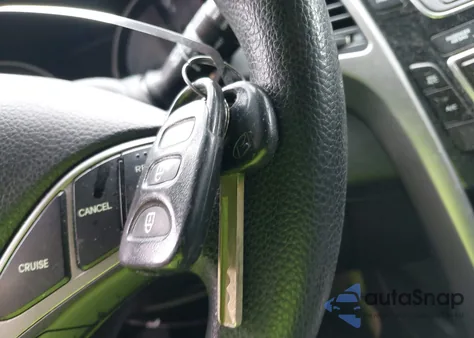 2017 Hyundai Elantra Gt z USA, uszkodzony, nr VIN KMHD35LH6HU351812